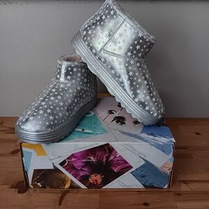 Roxy RG Pow Booty Girls Size 4 Silver  Metallic Star Platform Boots NWB